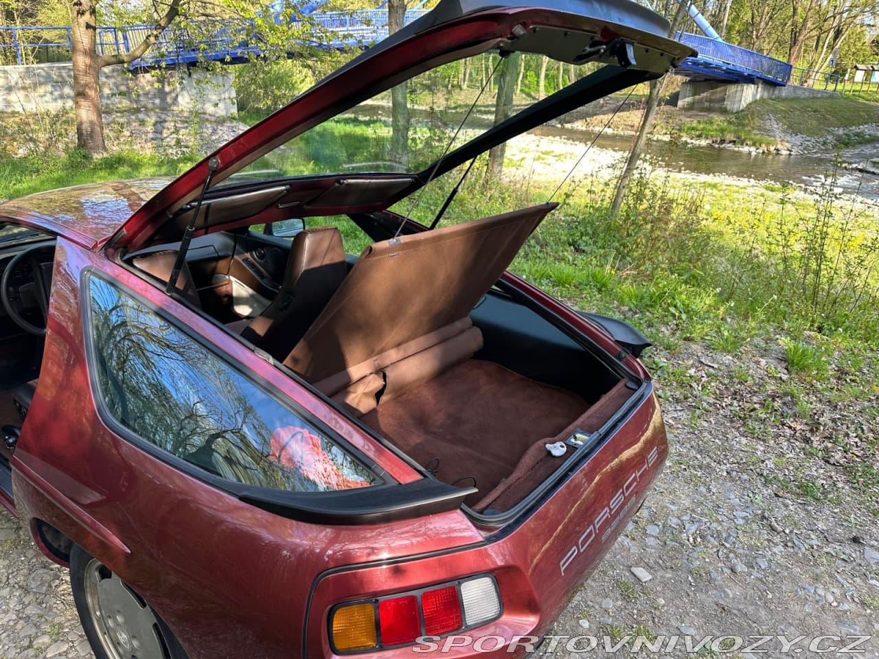 1984 Porsche 928 - 9