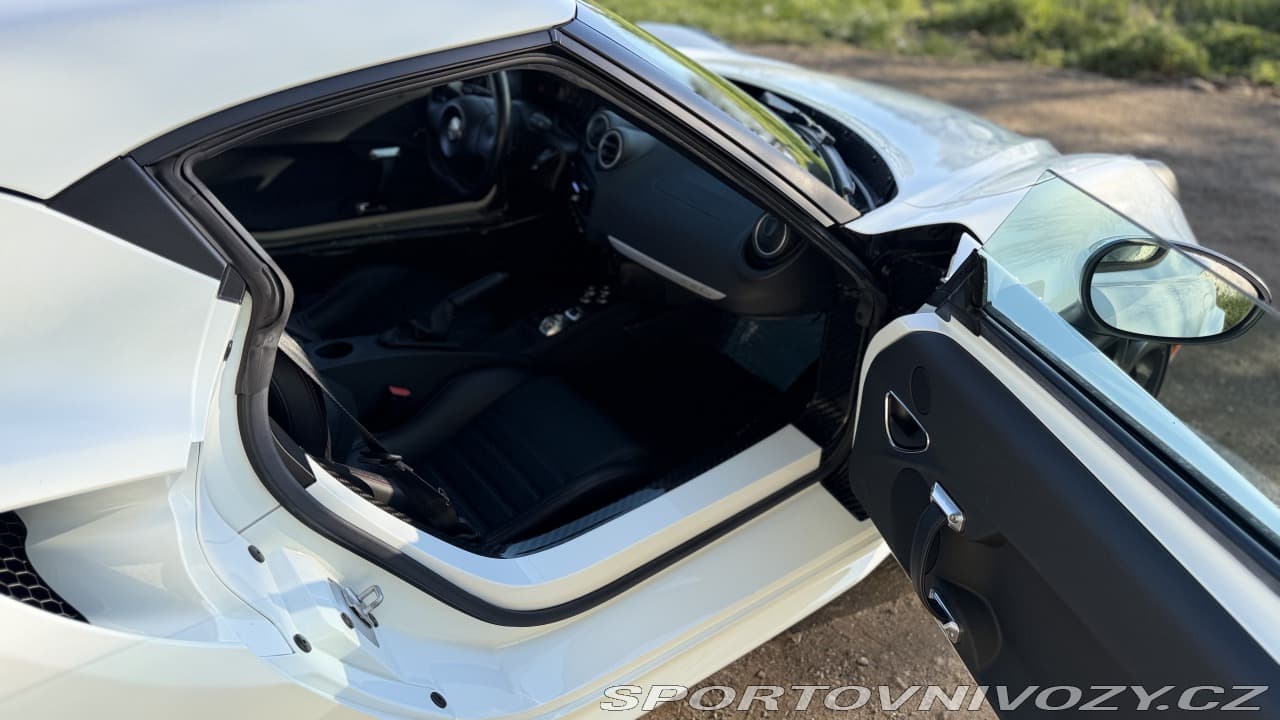 2016 Alfa Romeo 4C - 17