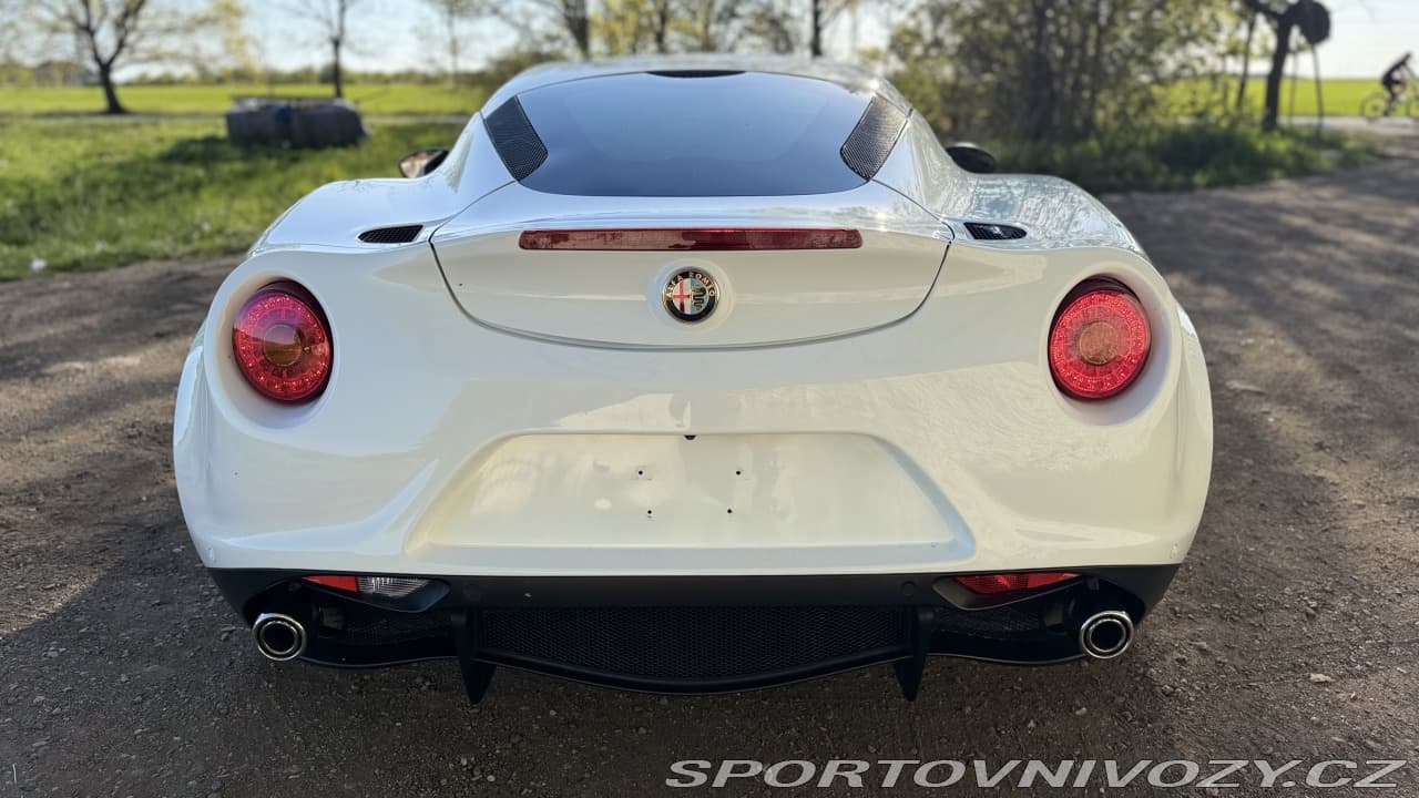 2016 Alfa Romeo 4C - 5