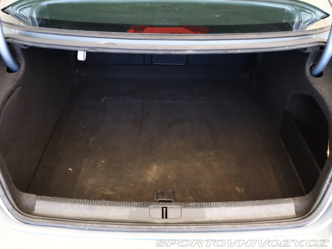 2011 Volkswagen PASSAT CC - 11