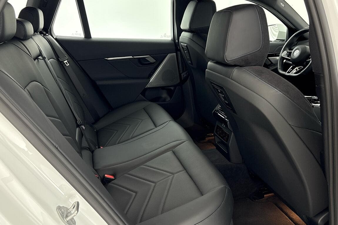 2025 BMW 5-SERIES - 11