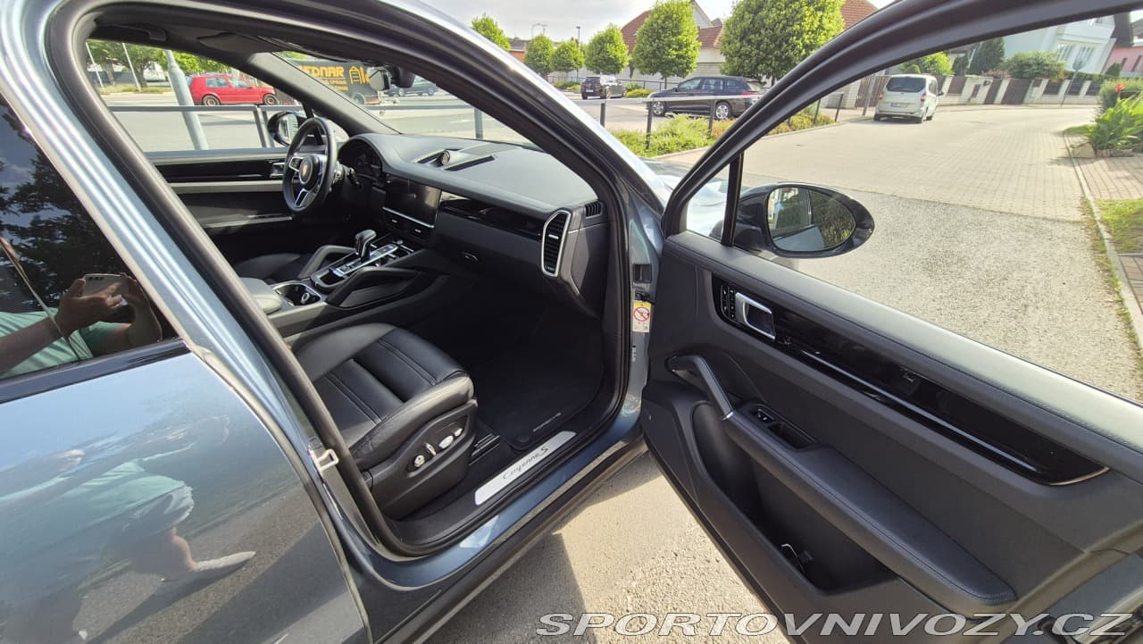 2018 Porsche CAYENNE - 12