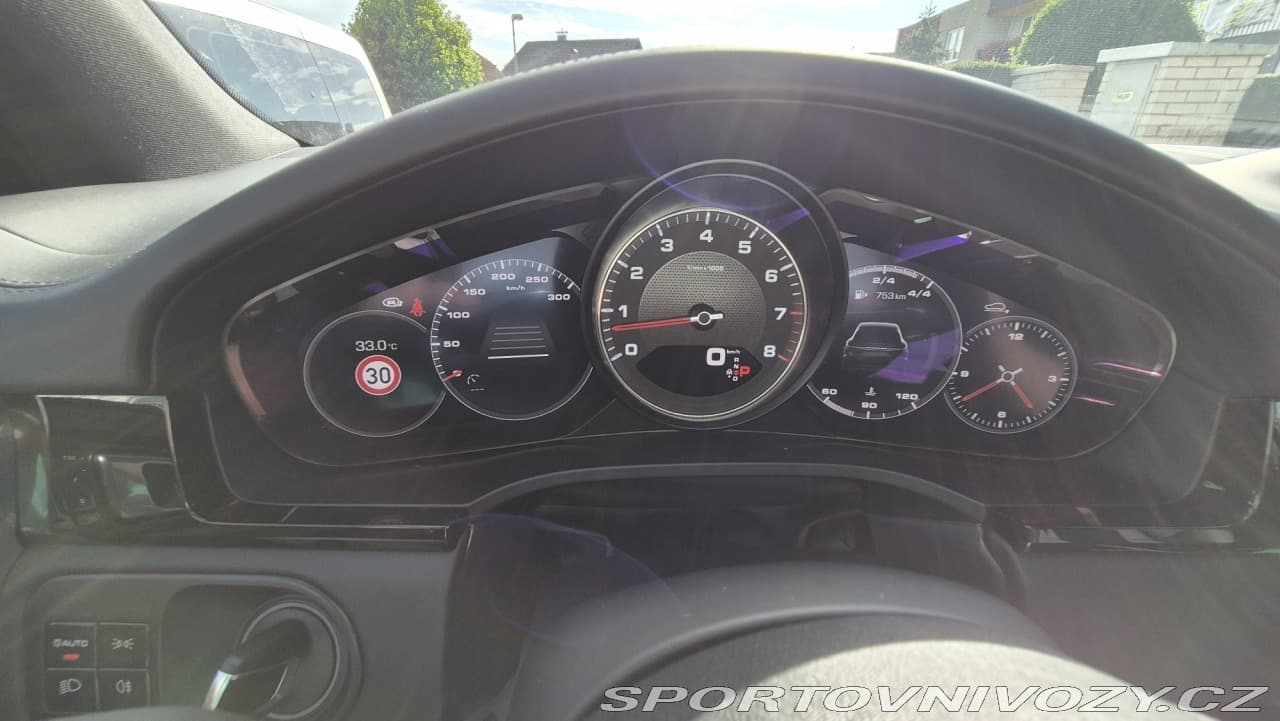 2018 Porsche CAYENNE - 15