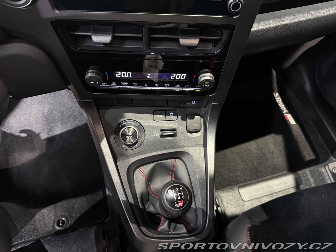 2024 Toyota YARIS - 16