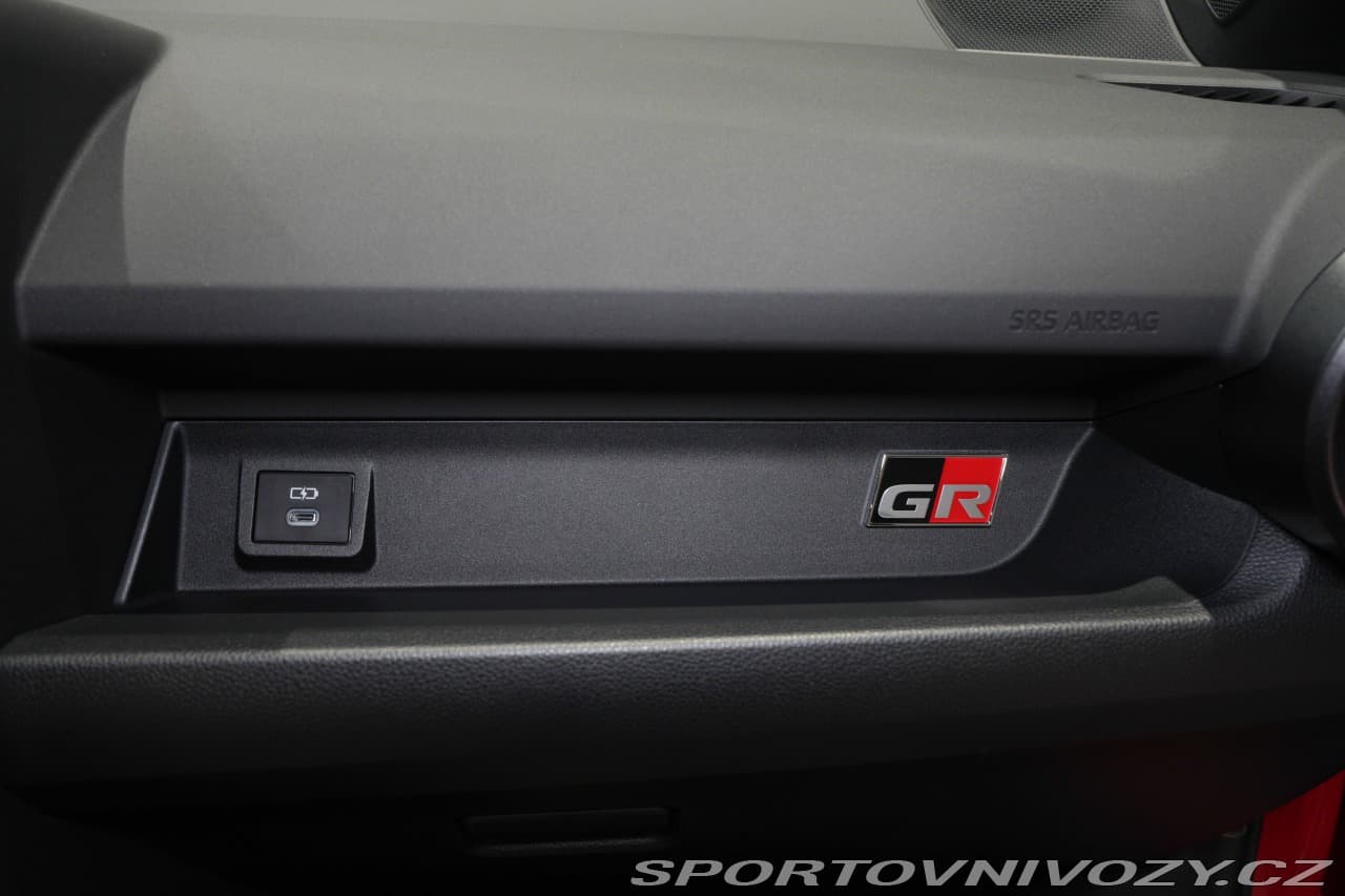 2024 Toyota YARIS - 6