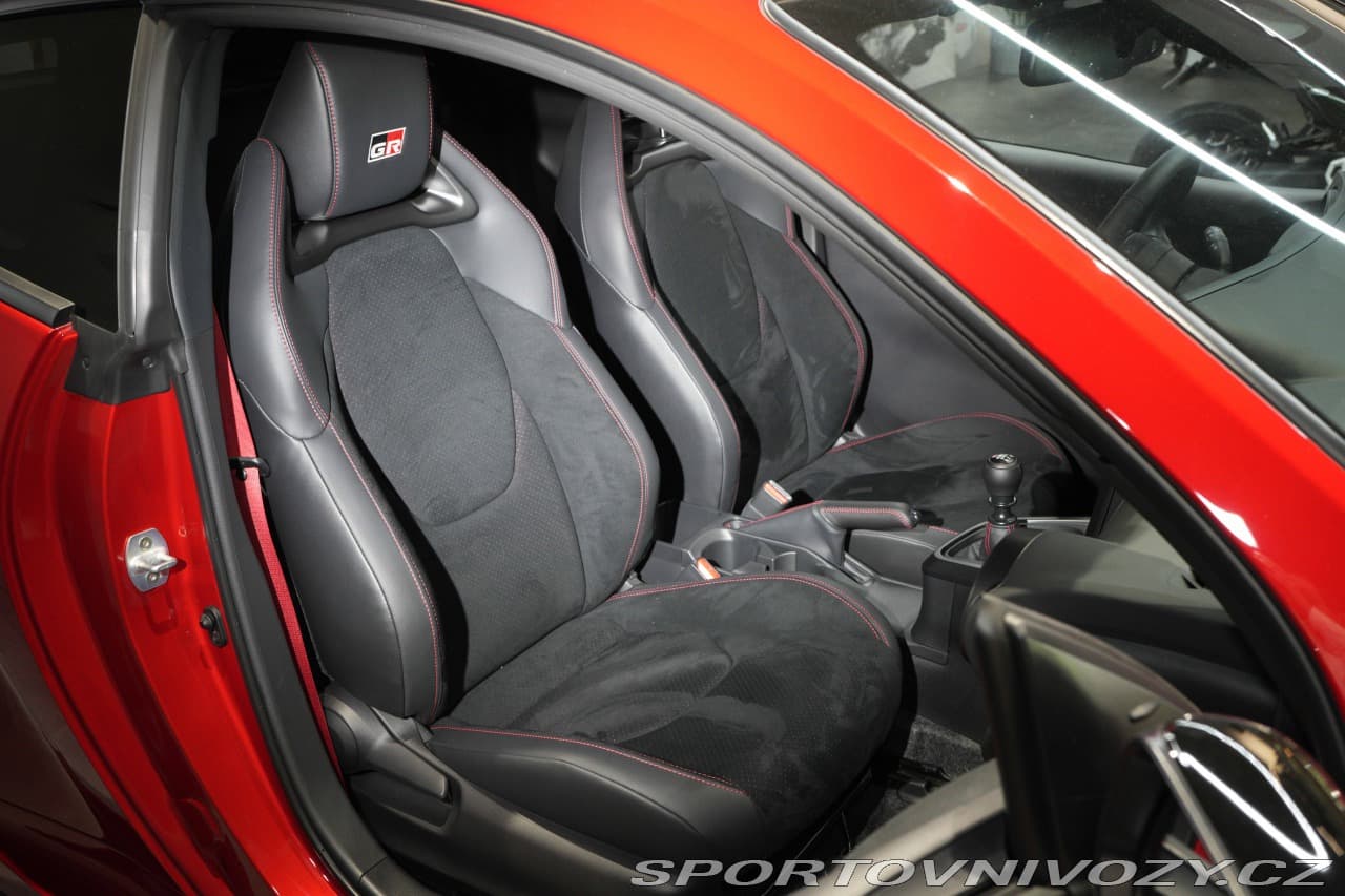 2024 Toyota YARIS - 8