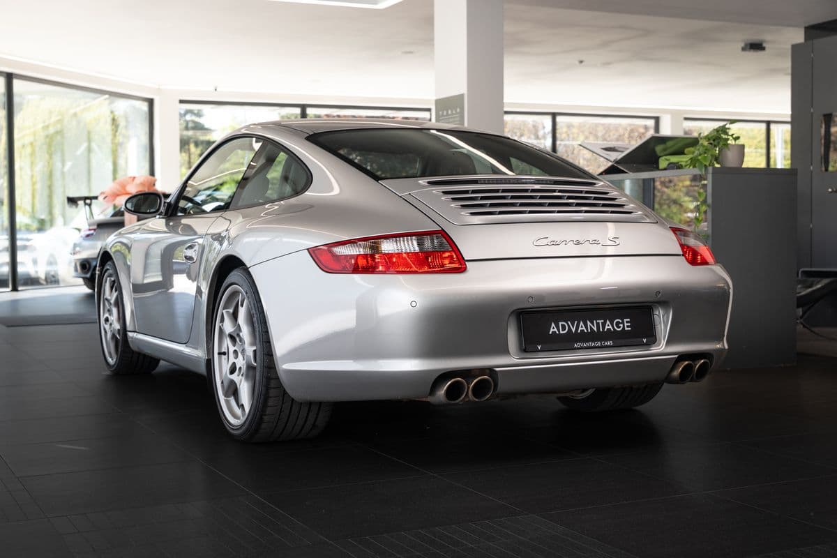 2005 Porsche 911 - 4