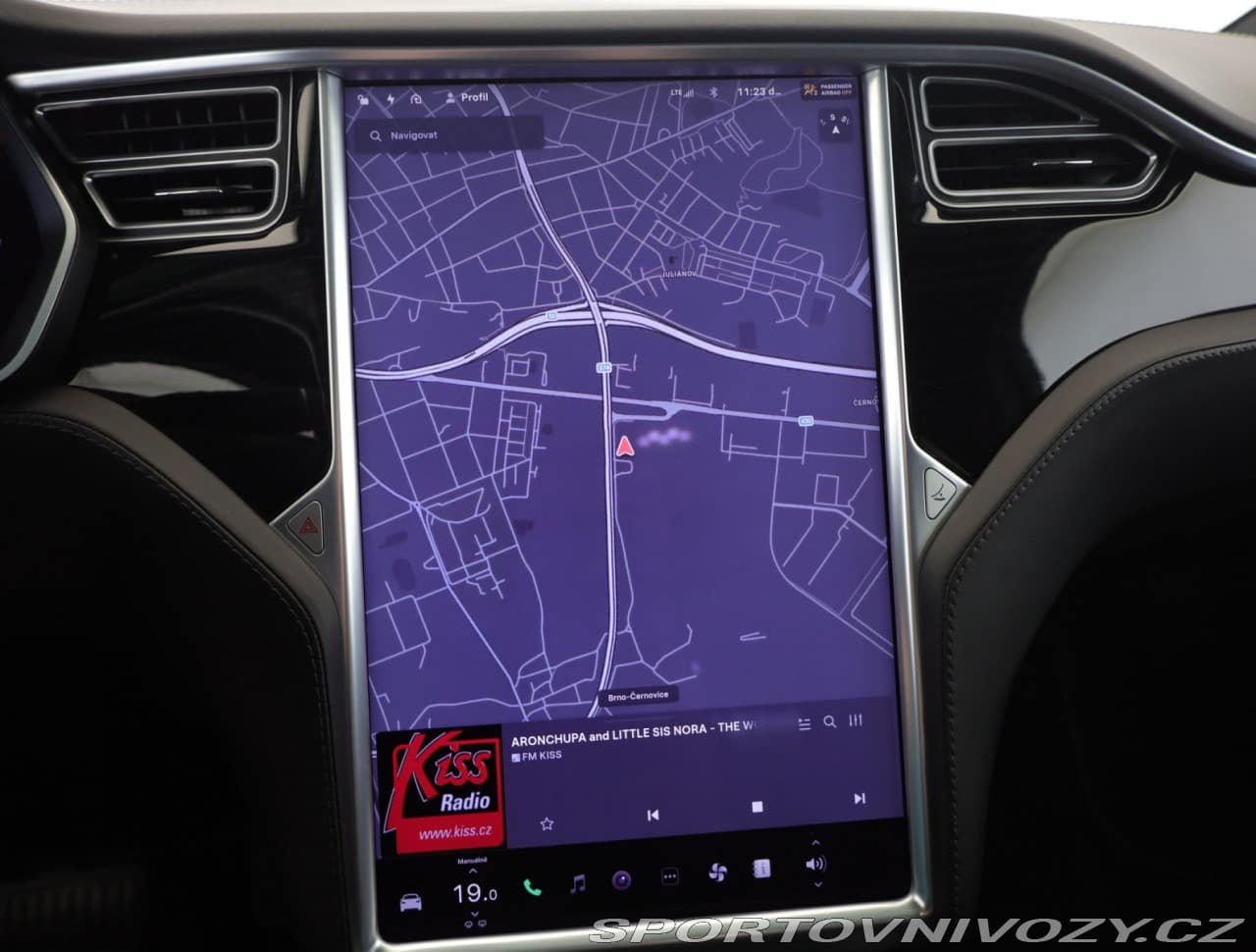 2018 Tesla MODEL X - 12