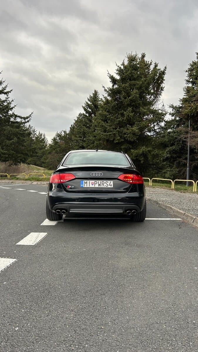 2010 Audi S4 - 12