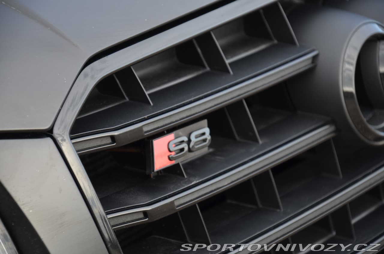 2016 Audi S8 - 11