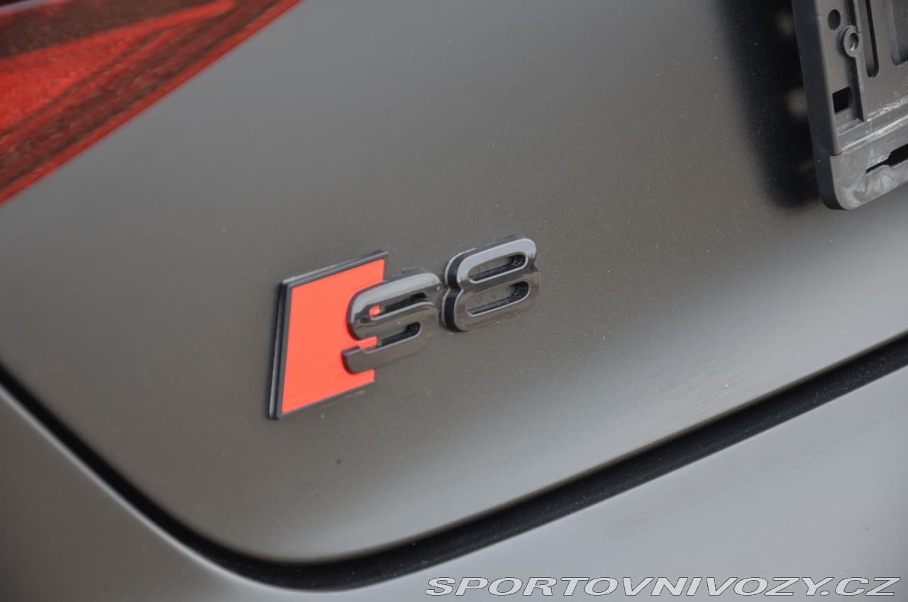2016 Audi S8 - 16