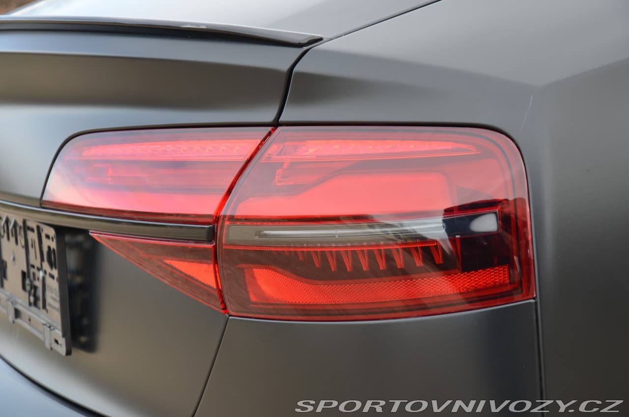2016 Audi S8 - 17