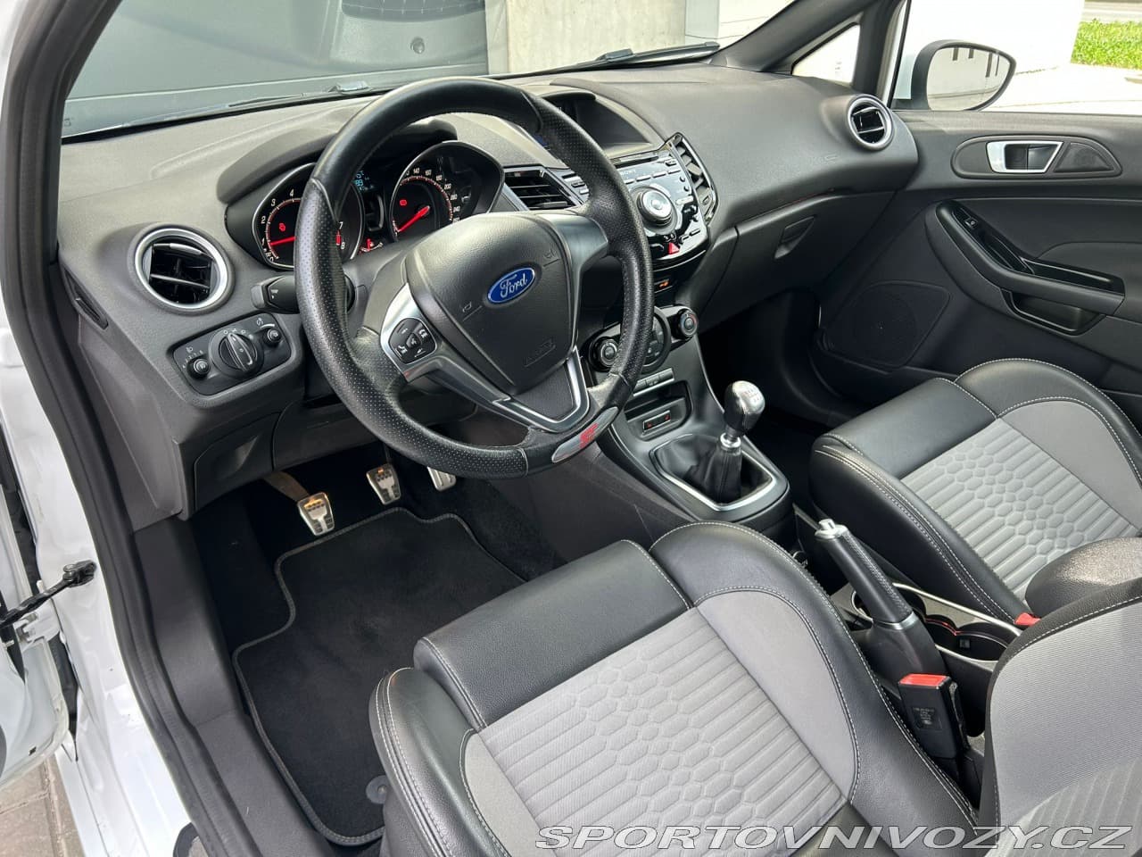 2016 Ford FIESTA - 9