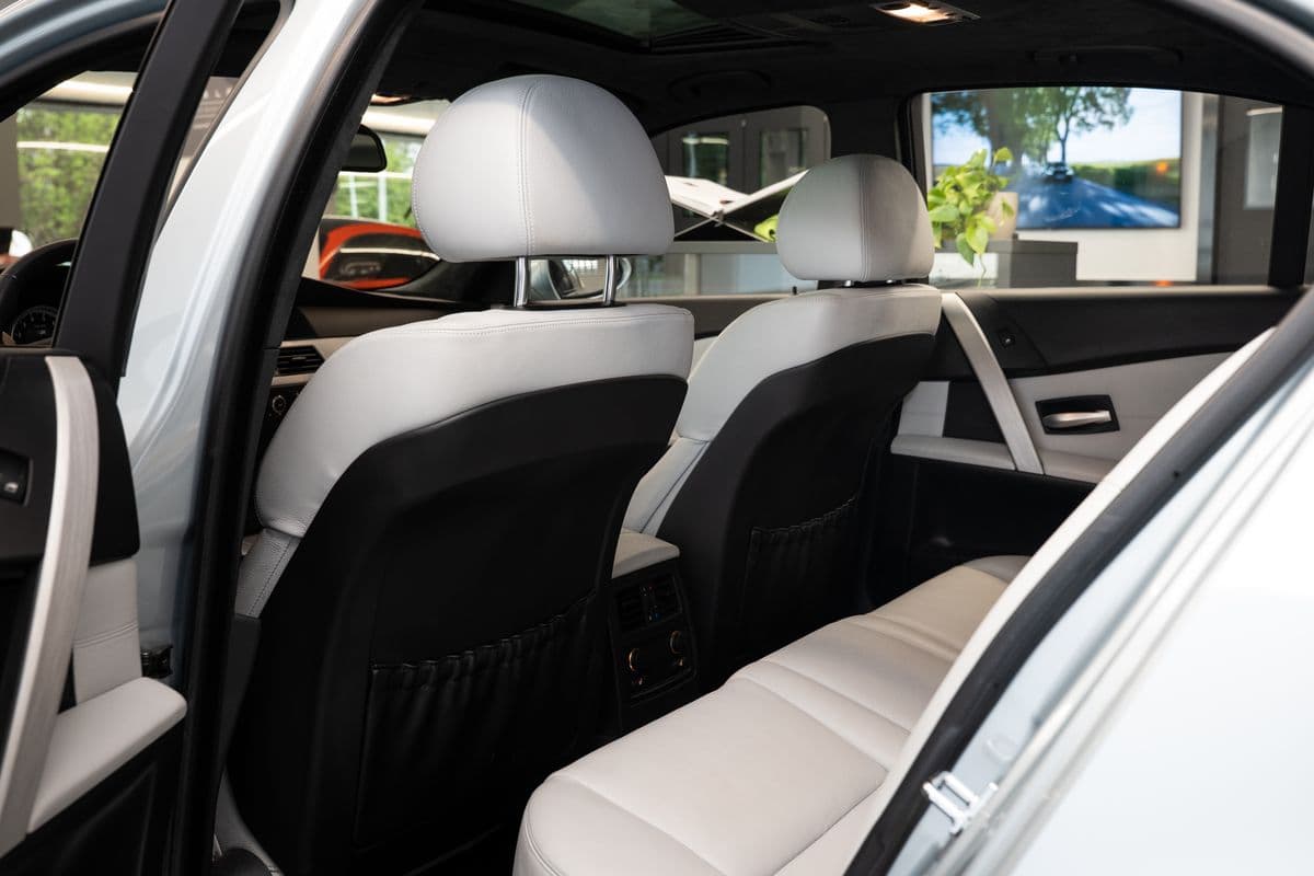 2005 BMW M5 - 11