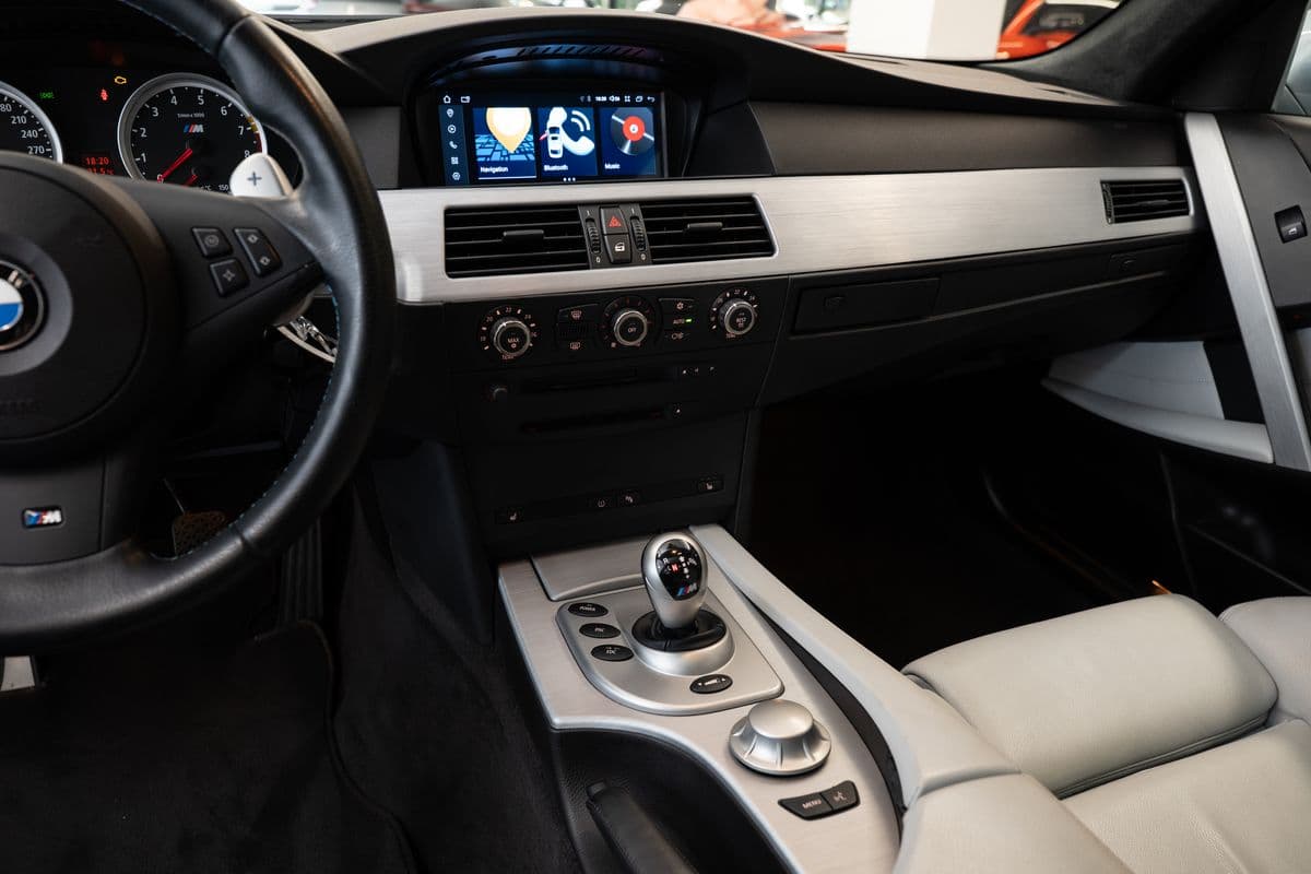 2005 BMW M5 - 13