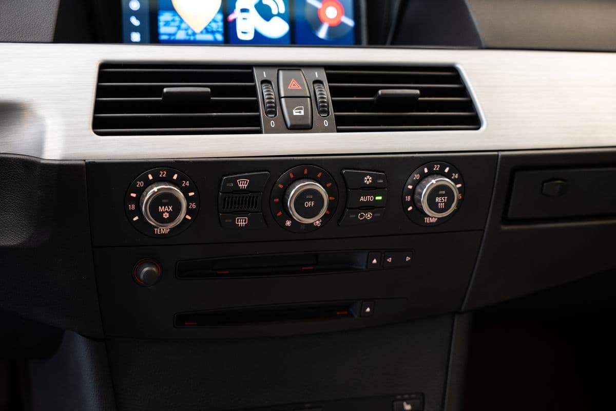 2005 BMW M5 - 17