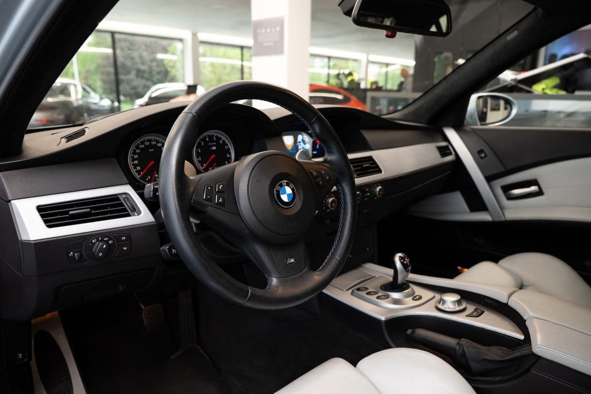 2005 BMW M5 - 5