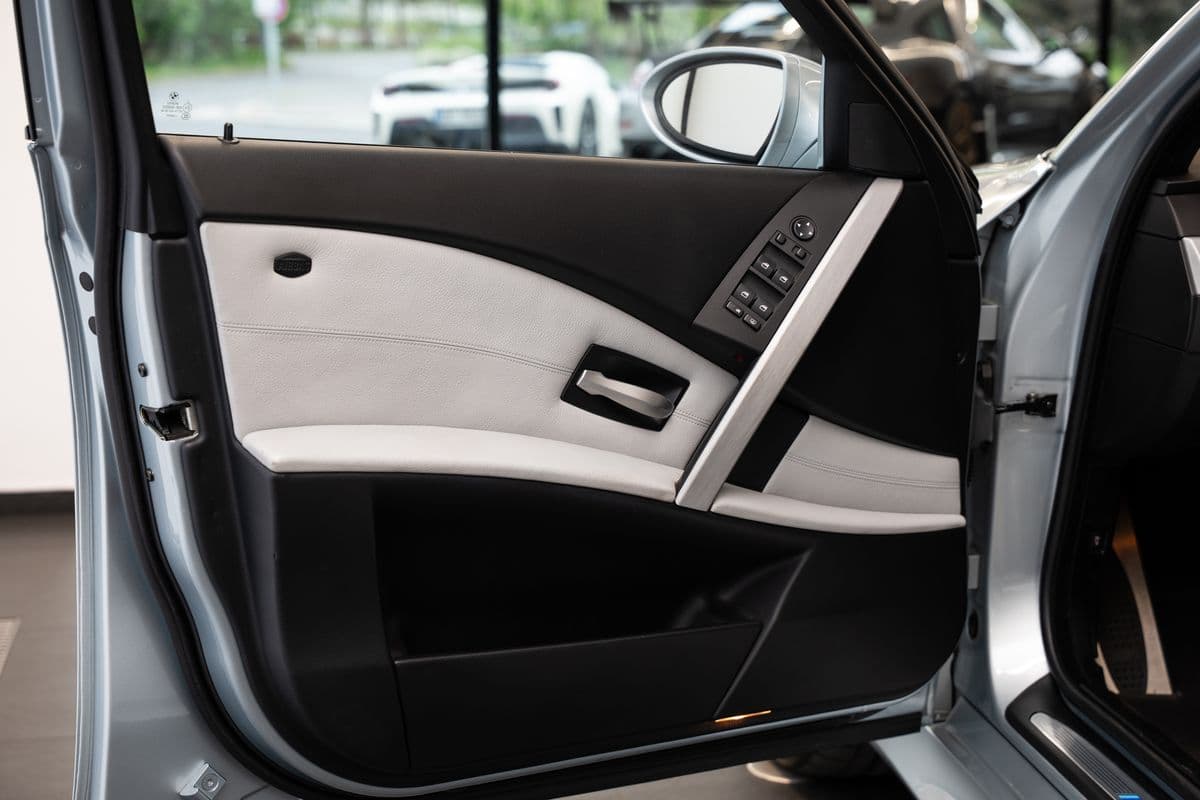 2005 BMW M5 - 7