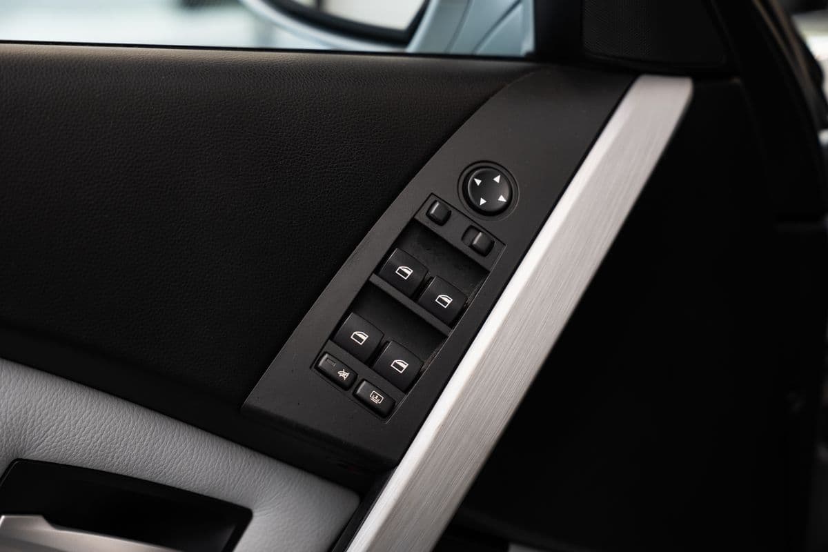 2005 BMW M5 - 8
