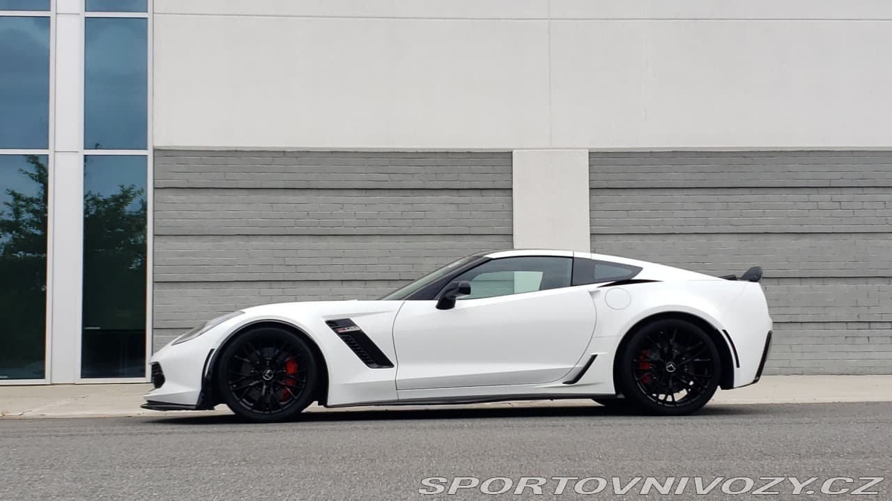 2015 Chevrolet CORVETTE - 8