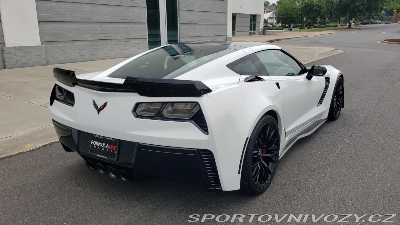 2015 Chevrolet CORVETTE - 9
