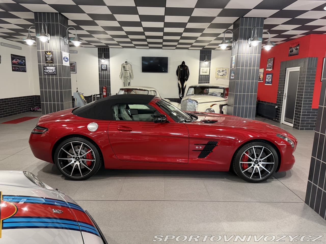 2013 Mercedes-Benz SLS - 7