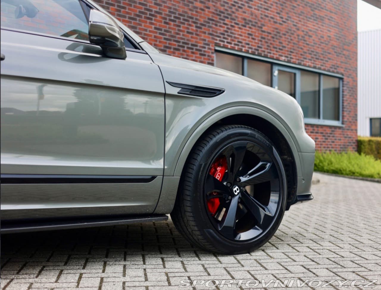 2021 Bentley BENTAYGA - 16
