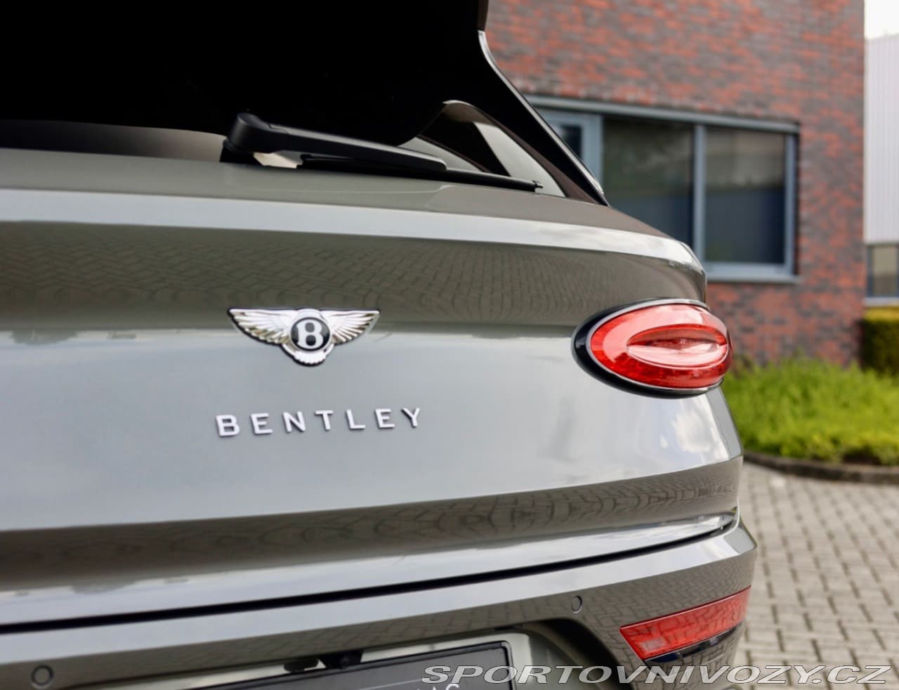 2021 Bentley BENTAYGA - 8