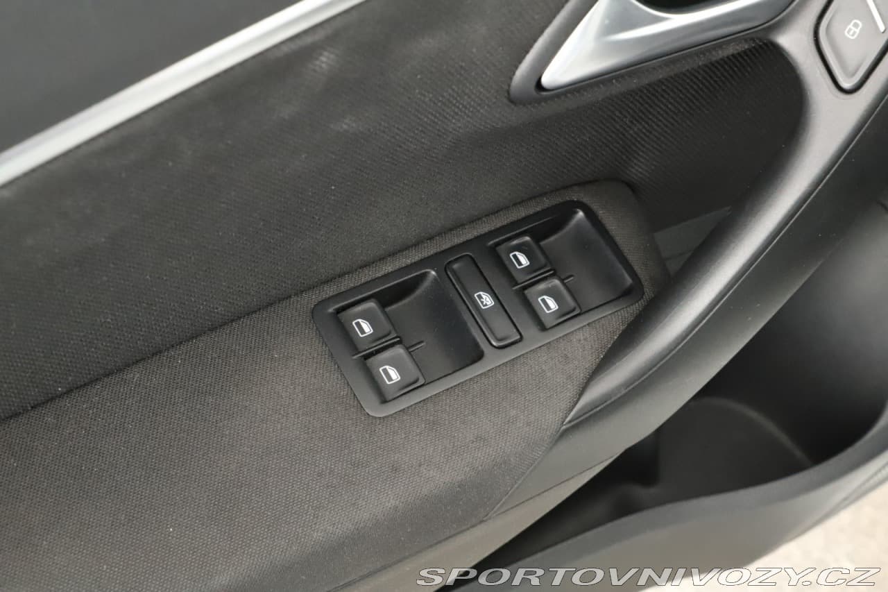 2015 Volkswagen POLO - 9