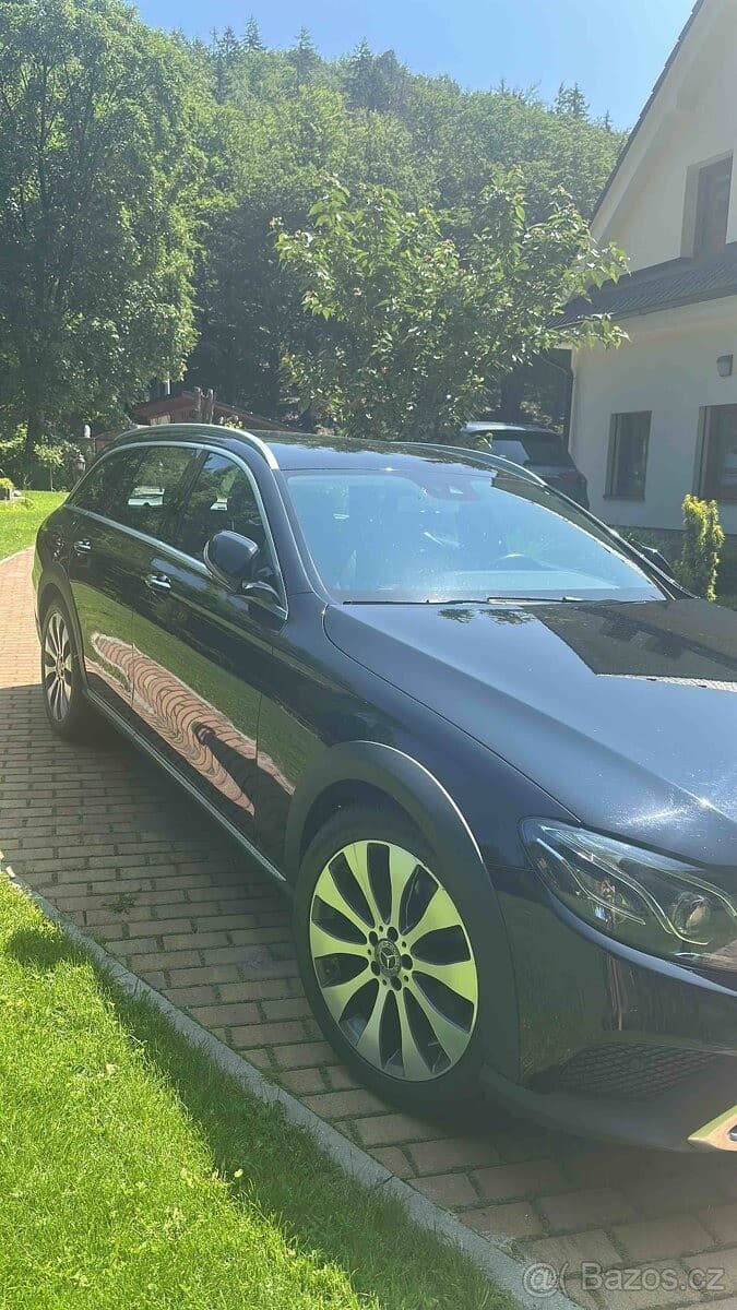 2017 Mercedes-Benz E-CLASS - 2