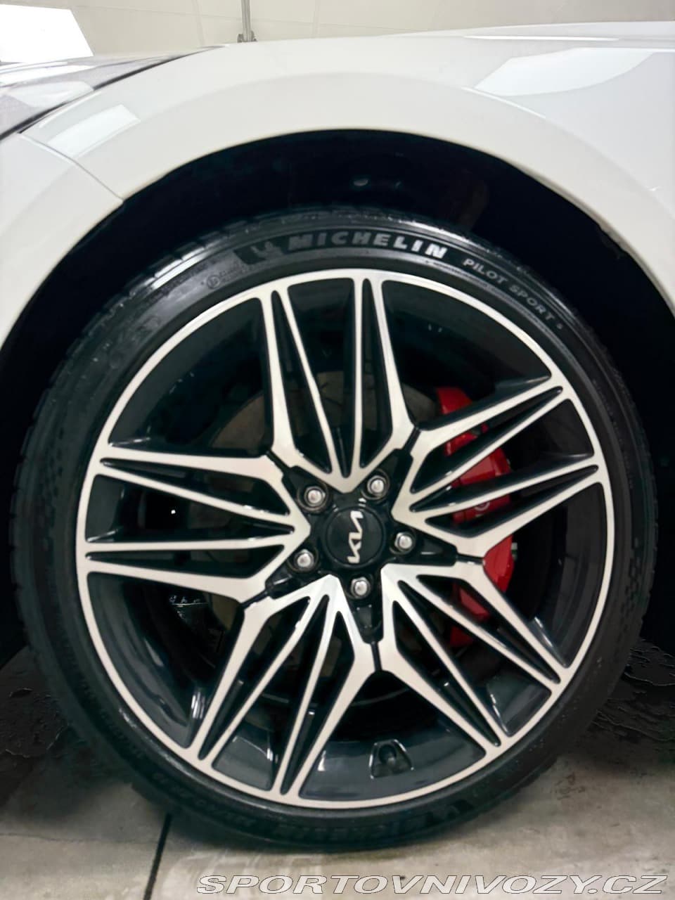 2019 Kia STINGER - 21