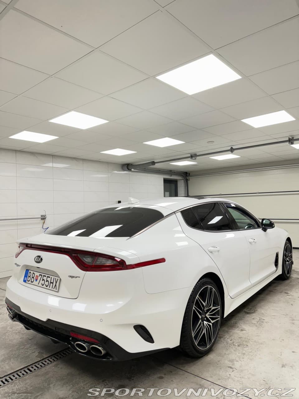 2019 Kia STINGER - 9