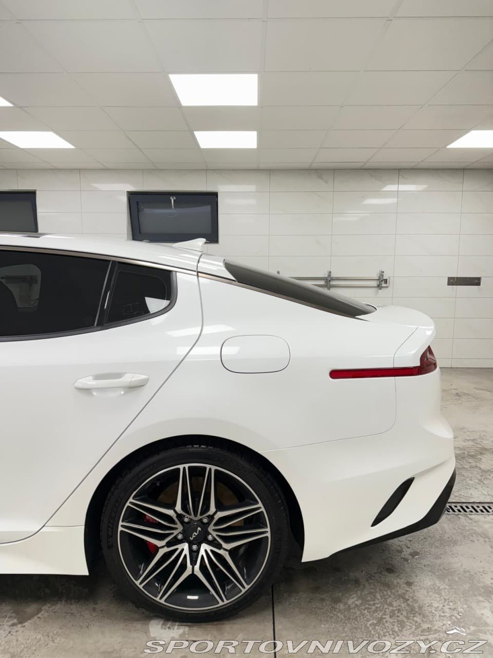2019 Kia STINGER - 15