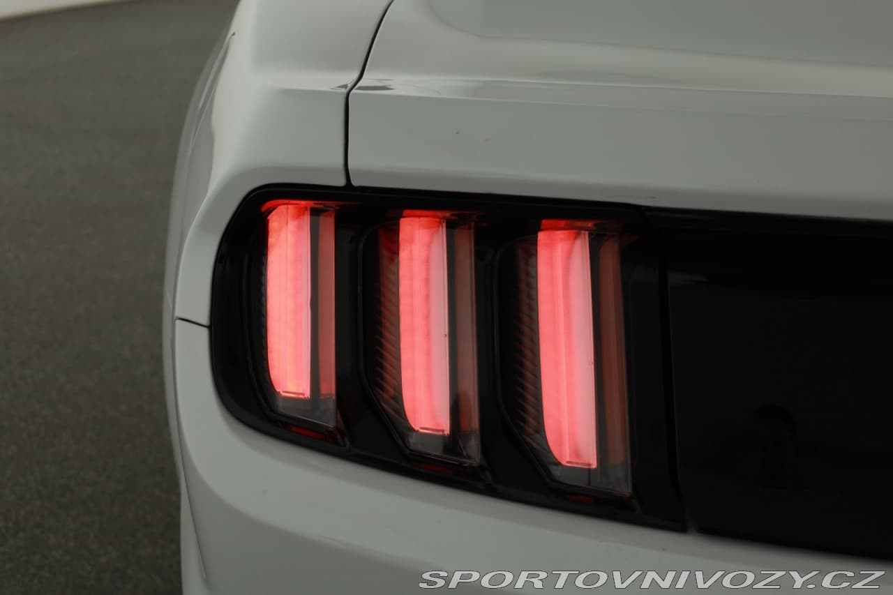 2017 Ford MUSTANG - 19