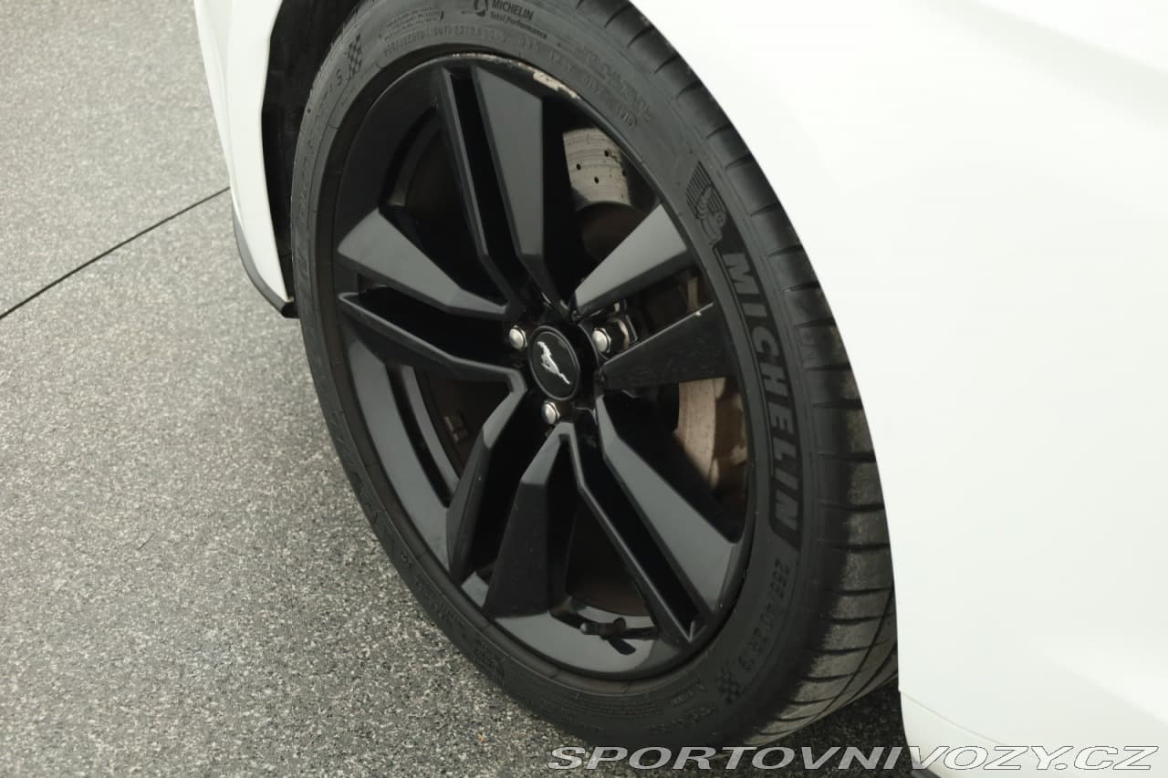 2017 Ford MUSTANG - 37