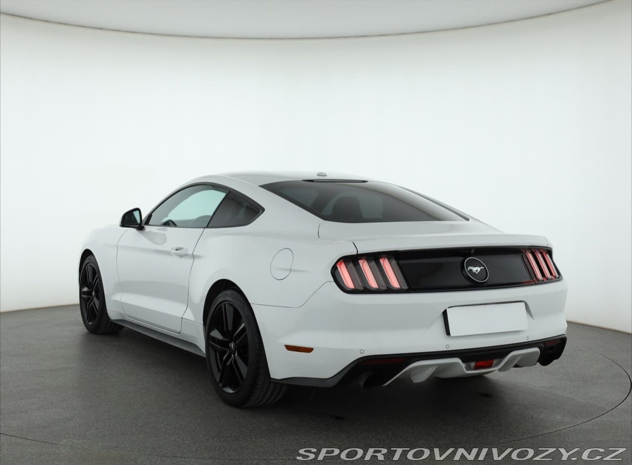 2017 Ford MUSTANG - 7