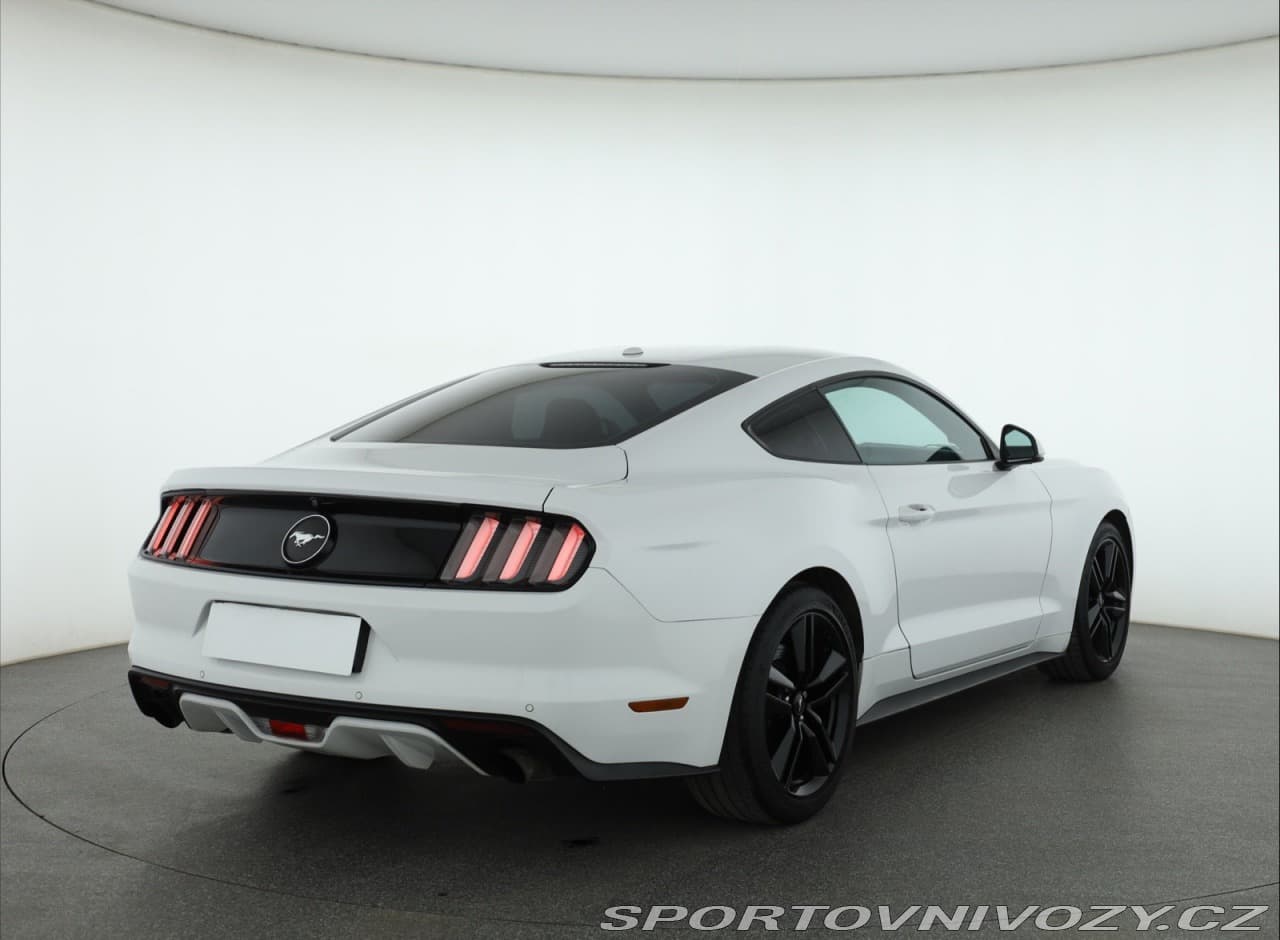 2017 Ford MUSTANG - 9