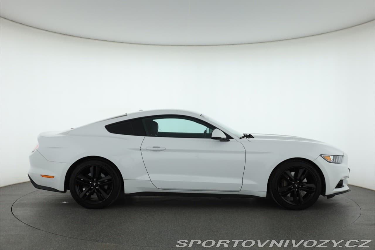2017 Ford MUSTANG - 11