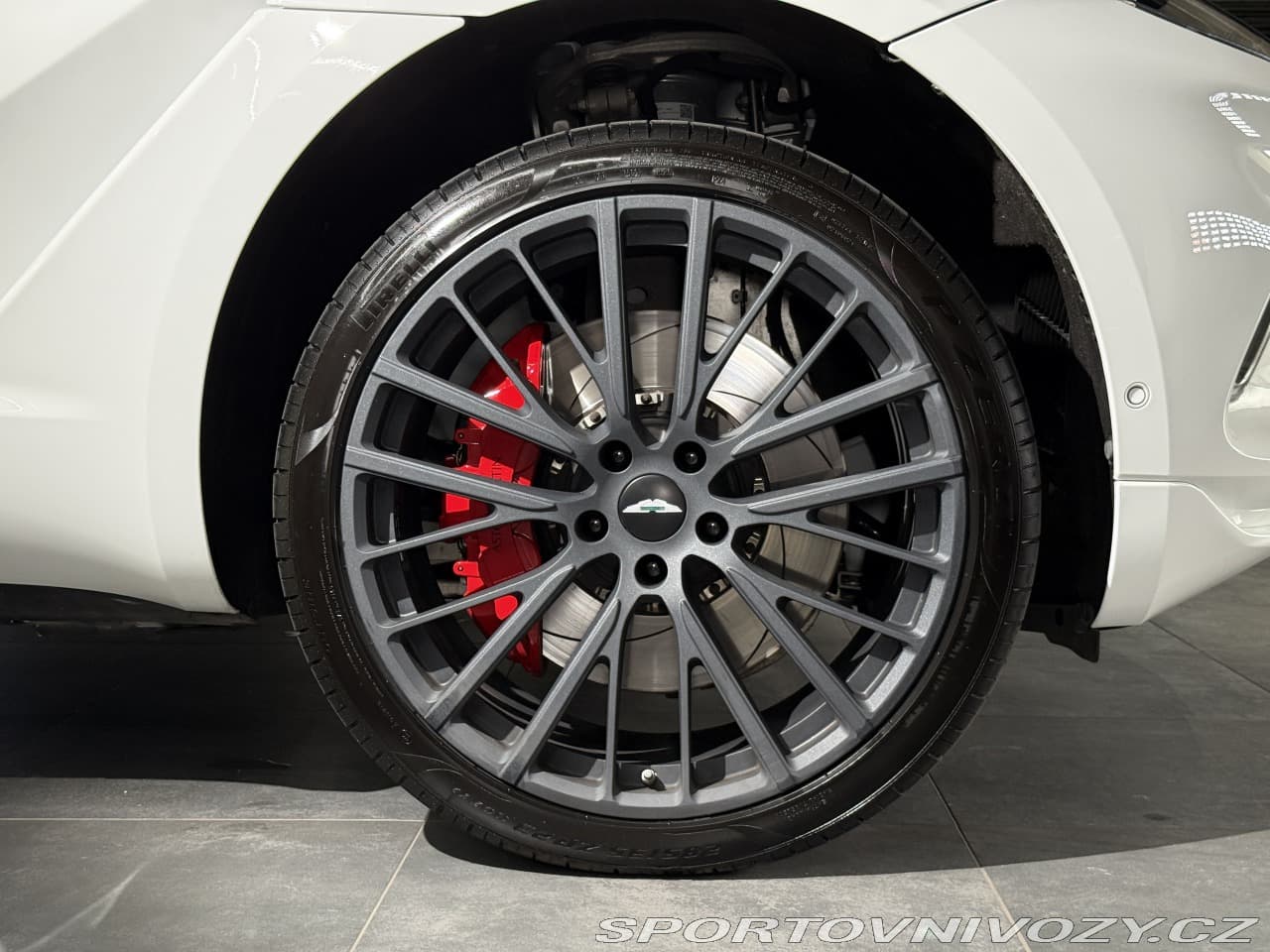 2022 Aston Martin DBX - 19