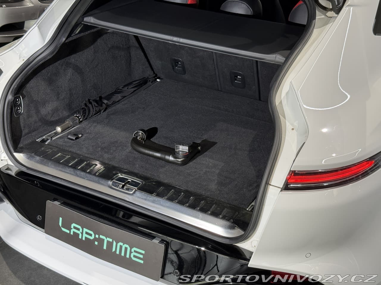 2022 Aston Martin DBX - 27