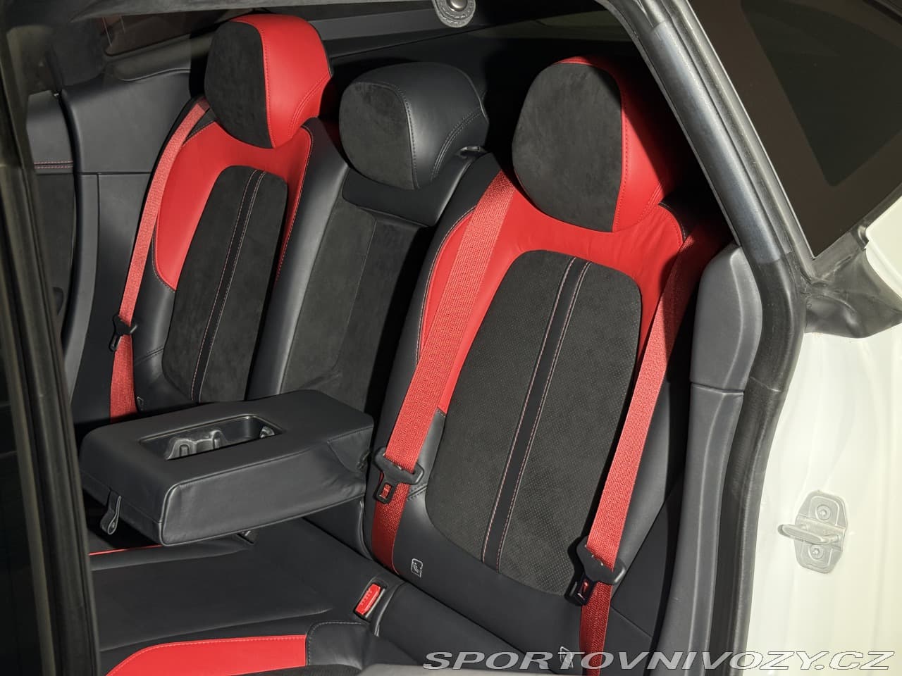 2022 Aston Martin DBX - 29