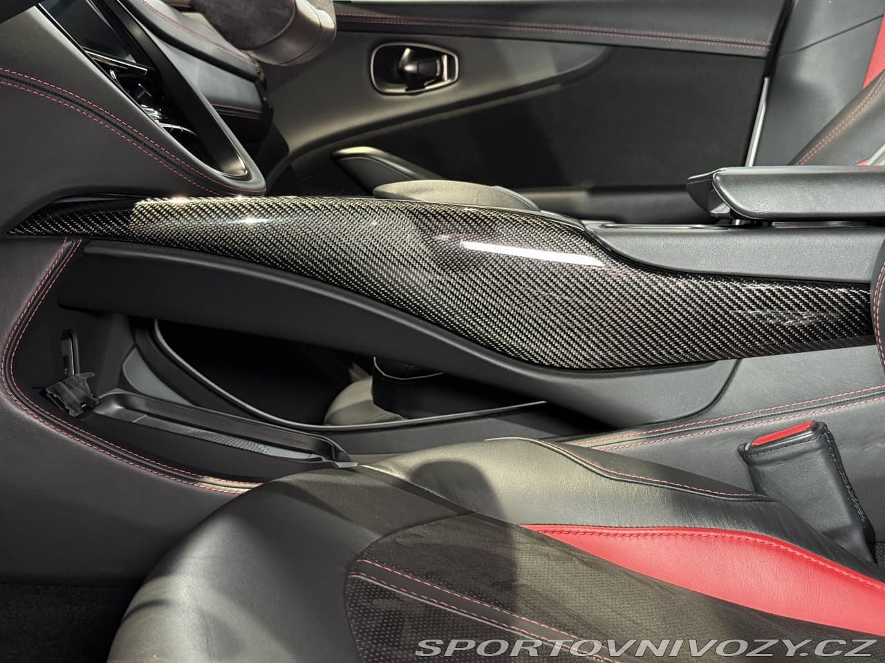 2022 Aston Martin DBX - 9