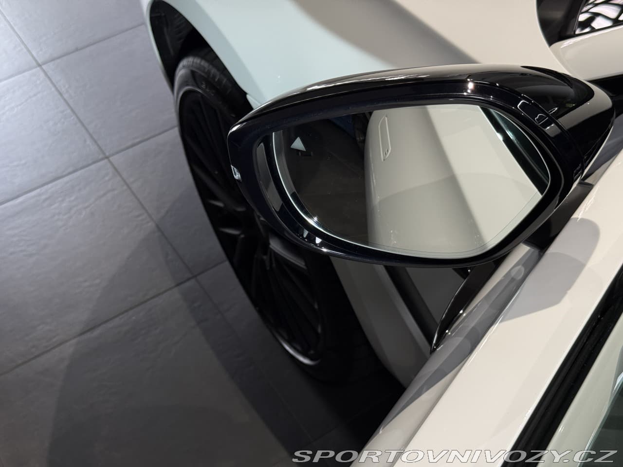 2022 Aston Martin DBX - 11