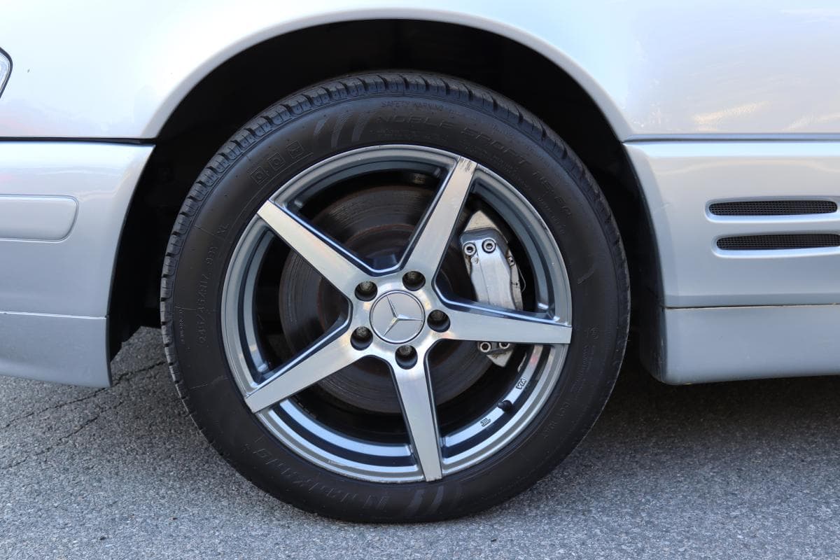 2000 Mercedes-Benz SL - 33