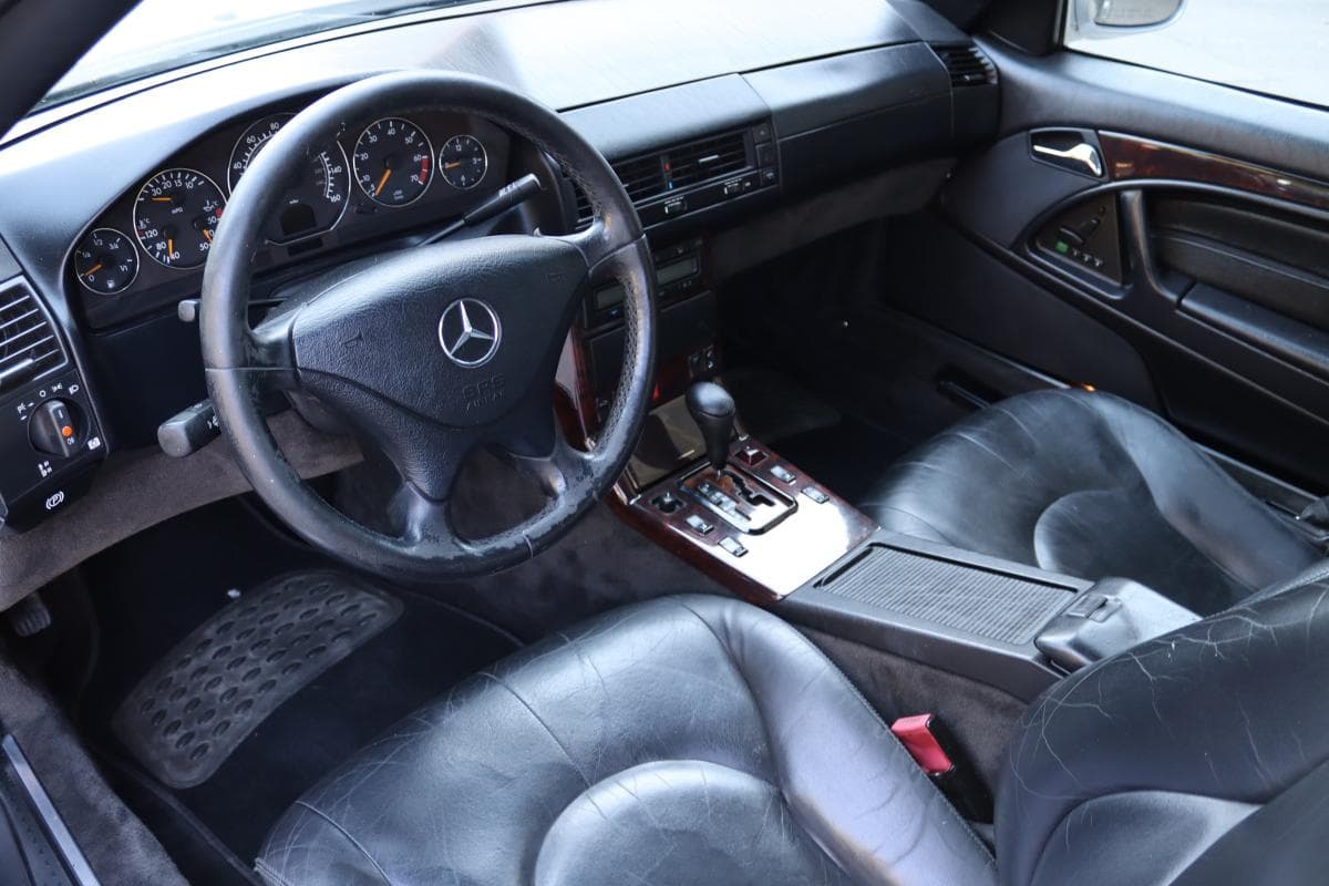2000 Mercedes-Benz SL - 39