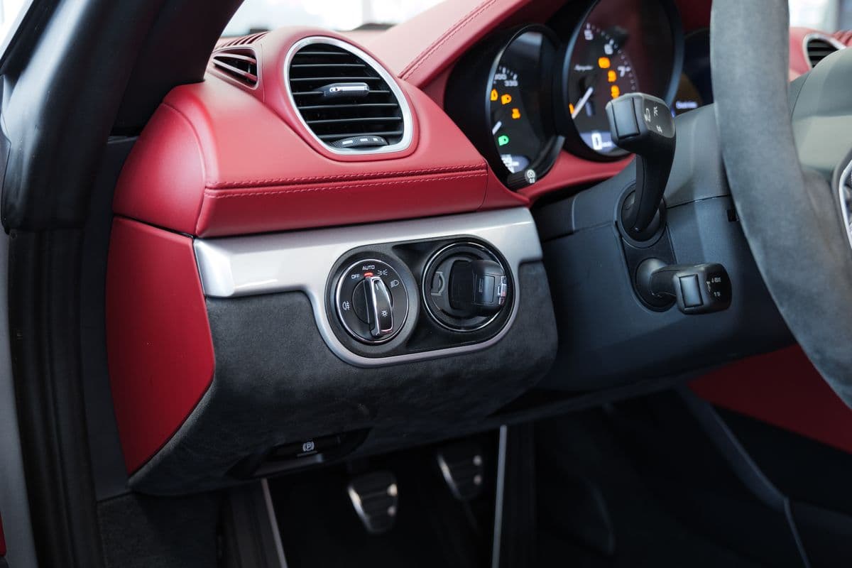 2020 Porsche 718 - 31