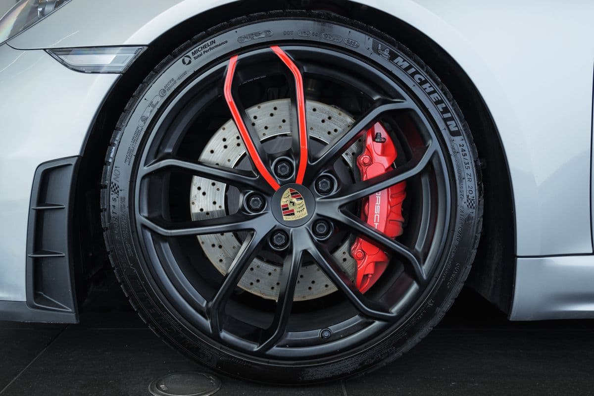 2020 Porsche 718 - 35