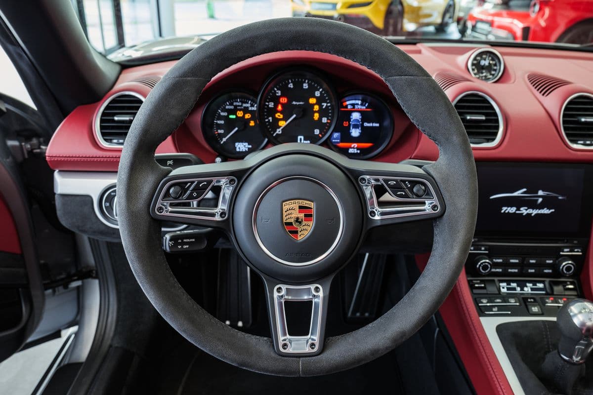 2020 Porsche 718 - 11
