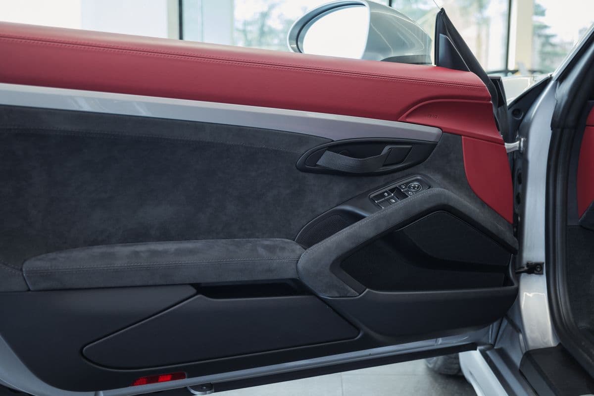 2020 Porsche 718 - 13