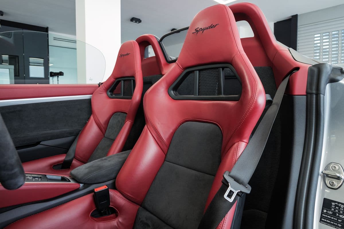 2020 Porsche 718 - 15